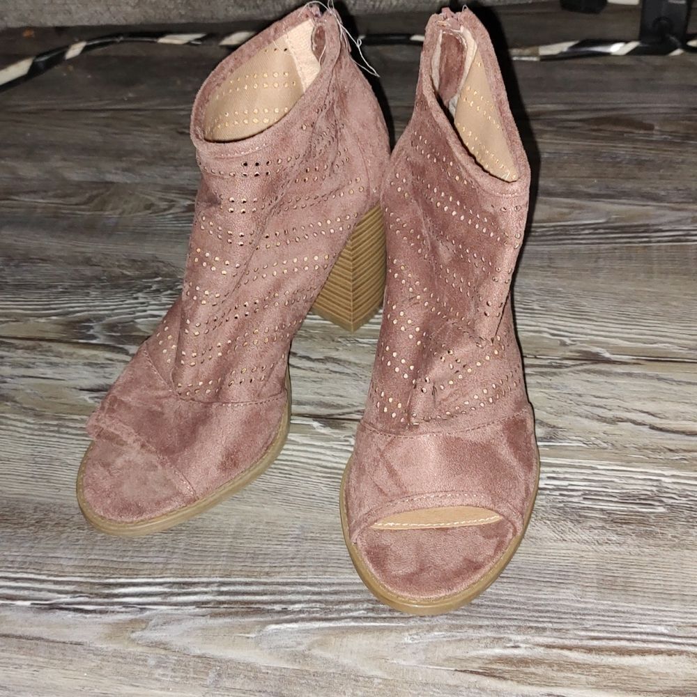 Report  Padma tan peep toe ankle heeled boots  Sz 7.5  NWOT